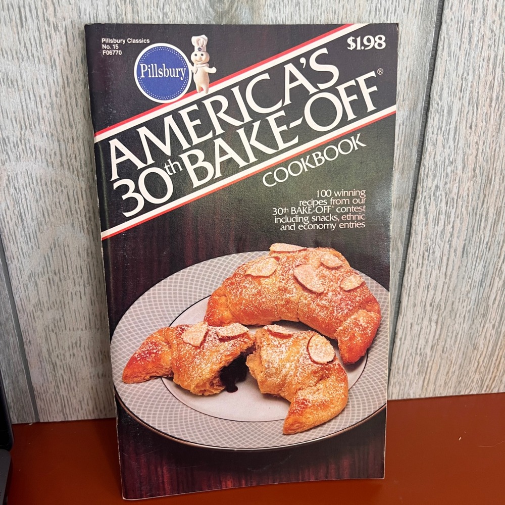 Vintage 1982 Pillsbury Americas 30th Bake-Off Cookbook 100 Recipes No 15 F06770